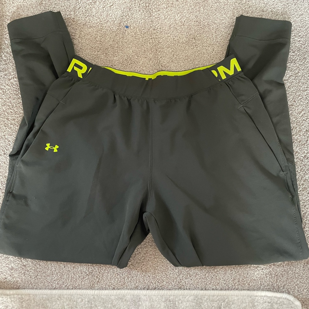 UA men’s athletic pants